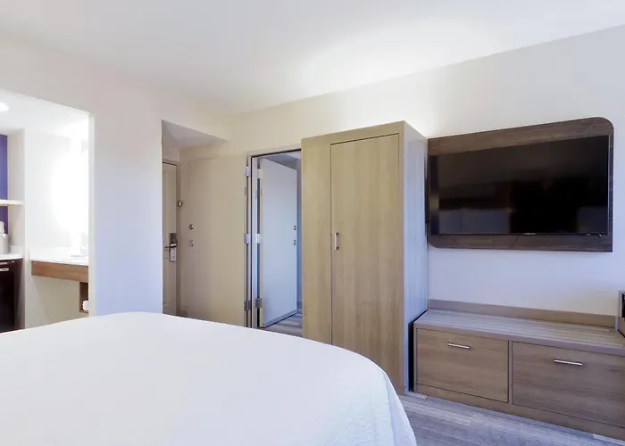 Express & Phoenix - By Ihg Tempe